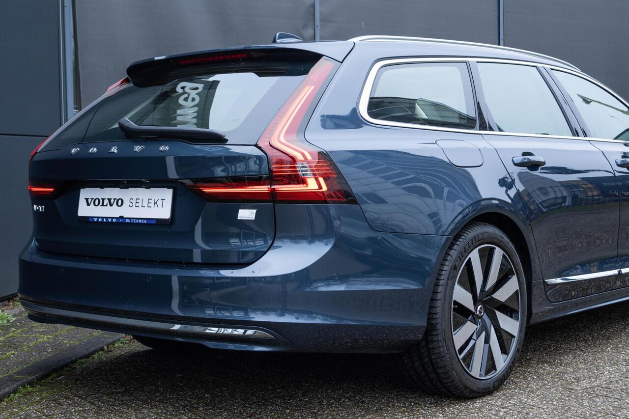 Volvo V90 T6 Automaat Plug-in hybrid AWD Ultra Bright | Verwarmbare voorstoelen | Verwarmbaar stuurwiel | Verwarmbare achterbank | Panoramadak | Premium audio by Harman Kardon | Rondom zichtcamera | 19 inch Lichtmetalen velgen | Alarmklasse 3