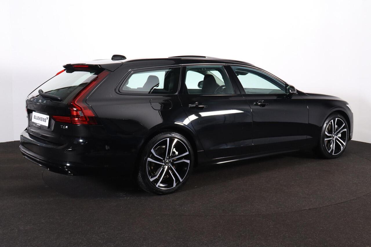Volvo V90 T6 Recharge AWD Ultra Dark - Luchtvering - Panorama/schuifdak - IntelliSafe Assist & Surround - 360º Camera - Harman/Kardon audio - Adaptieve LED koplampen - Verwarmde voorstoelen, stuur & achterbank - Parkeersensoren voor & achter - Elektr. bedienb. voor
