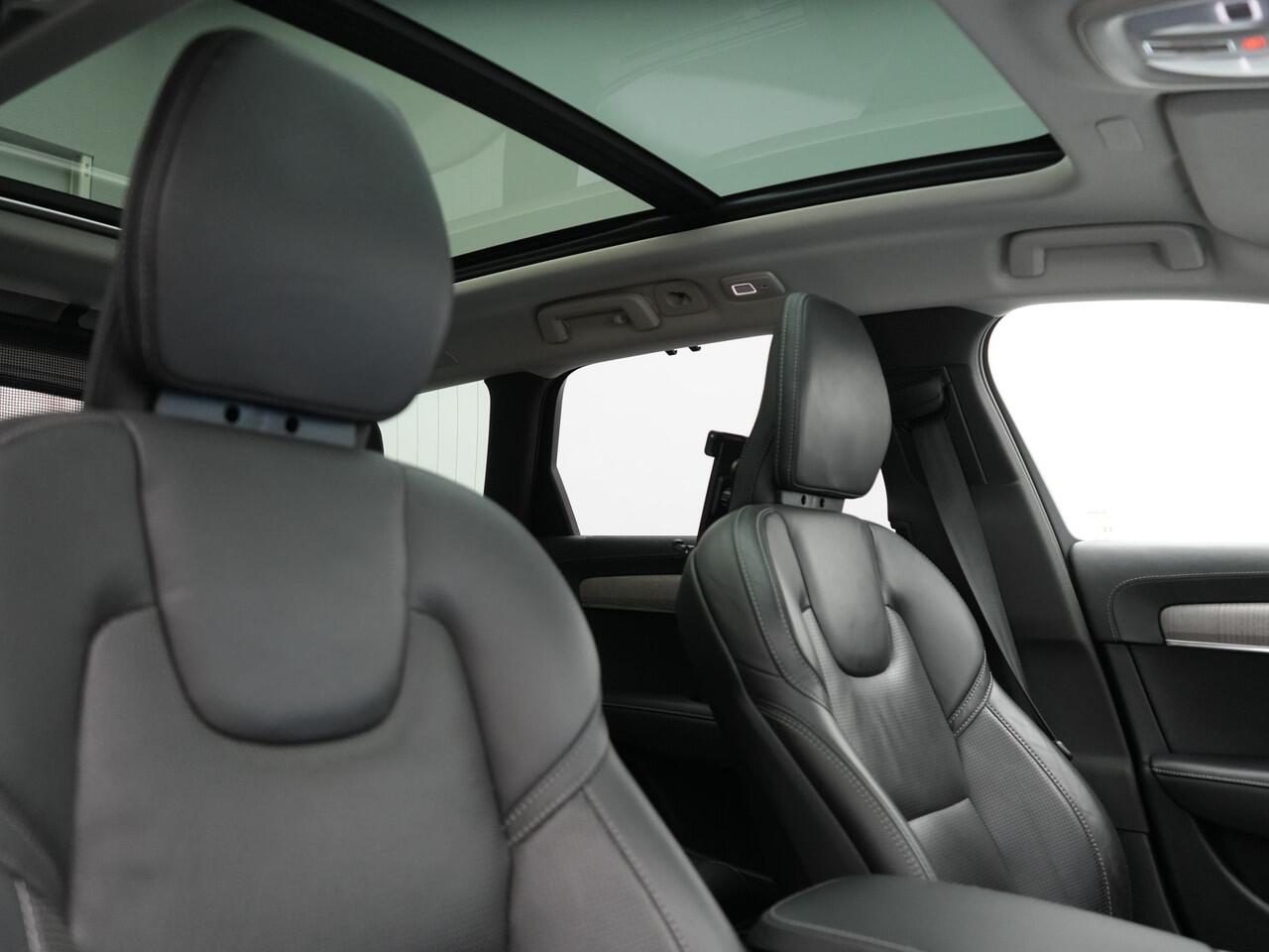 Volvo V90 T8 AWD Ultimate Dark Plug In Hybrid 455pk Dealer O.H. PHEV | Panodak | Adaptive Cruise | Head Up | 360 Camera | Lederen Sportstoelen Ventilatie & Memory | Harman & Kardon | Google Assistent | Apple Carplay | Stoelen & Stuur Verwarmd | Blis |