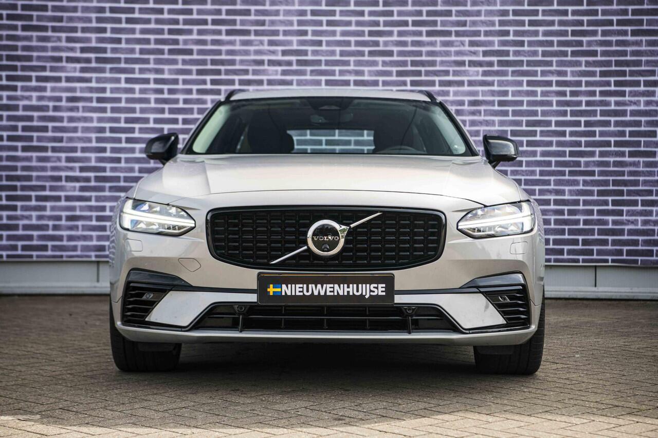 Volvo V90 2.0 T6 Plug-in hybrid AWD Ultra Dark | Trekhaak | Long Range | Panoramadak | Head-Up Display | Adaptive Cruise | Memory Seats | 360 Camera | Gelamineerd Glas | Harman Kardon | Power Seats |