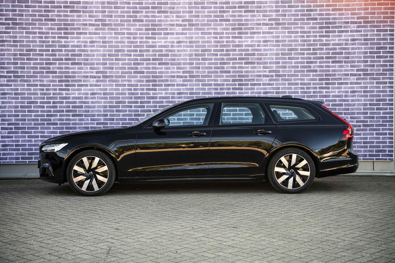 Volvo V90 2.0 T8 Plug-in hybrid AWD Ultra Dark | Trekhaak | Panoramadak | 360 Camera | Gelaagd Glas | Stoel en Stuurverwarming | Head Up Display | Leder Dashboard |
