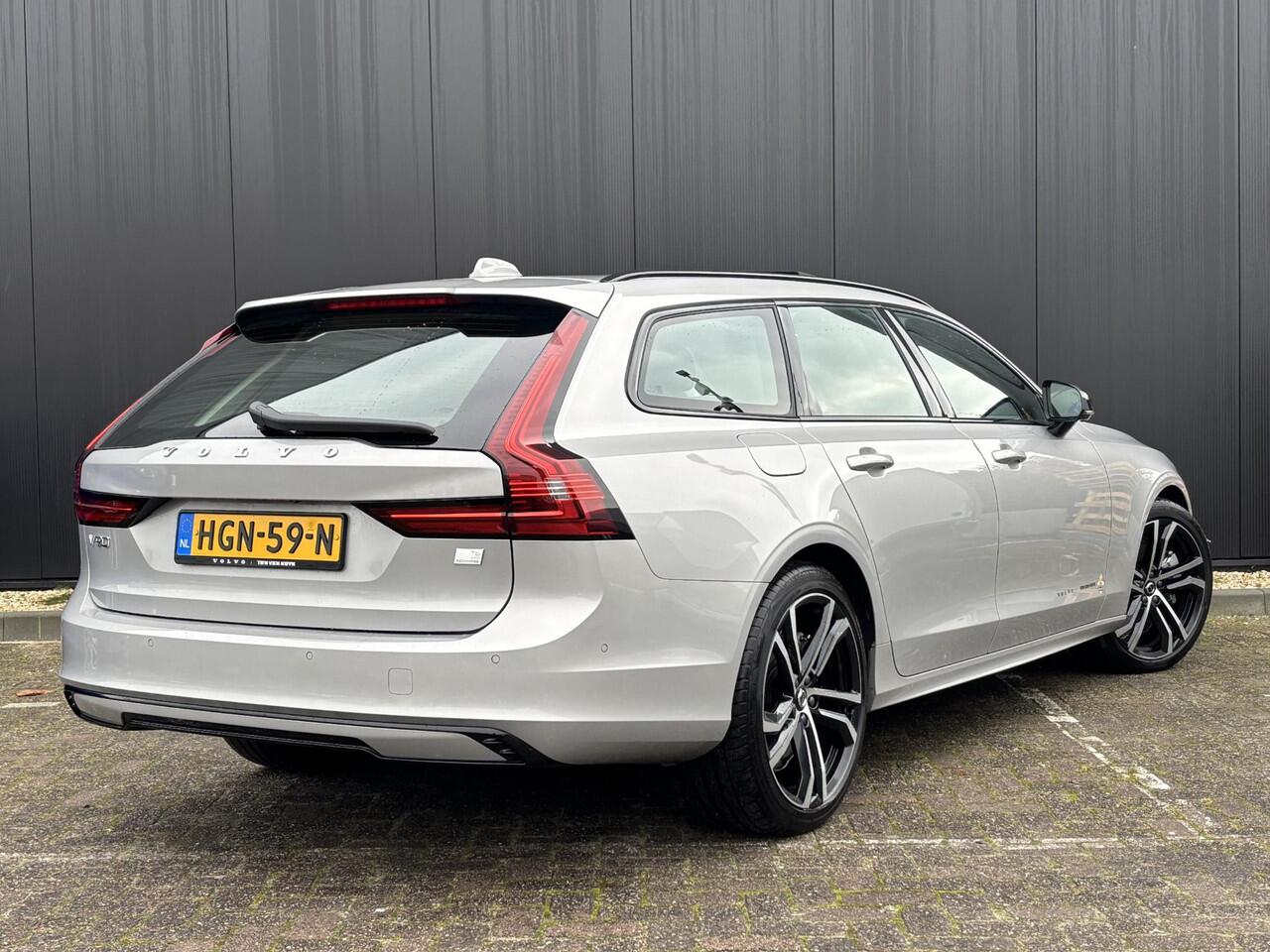 Volvo V90 T6 AWD Recharge Plus Dark / Panoramisch Dak / Luchtvering / 20" / 360 camera / Alarm
