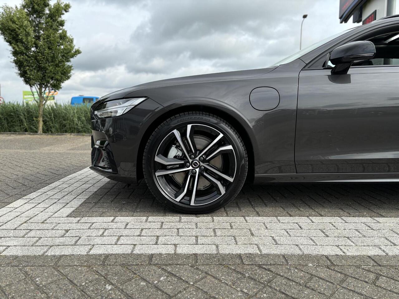 Volvo V90 T8 Plug-in hybrid AWD Ultra Executive Edition | Modeljaar 2026 | Privacy Glas | Bowers & Wilkins | Luchtvering | Massagestoelen |