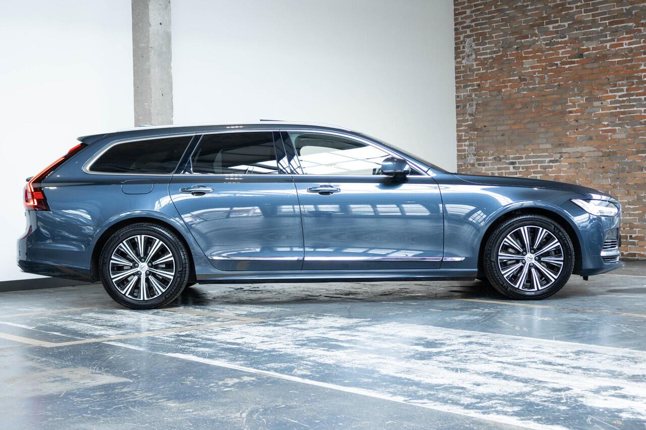 Volvo V90 T8 Automaat AWD Inscription | Panoramadak| Interieur Voorverwarming| Electrisch Bedienbare Voorstoelen| Adaptieve Cruise Control| Blind Spot | Semi Electrische Trekhaak| Alarmklasse 3| Parkeer Camera.