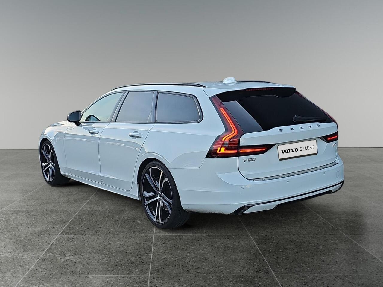 Volvo V90 2.0 B4 R-Design | Trekhaak | Panoramadak | 360 graden camera | Harman/Kardon |