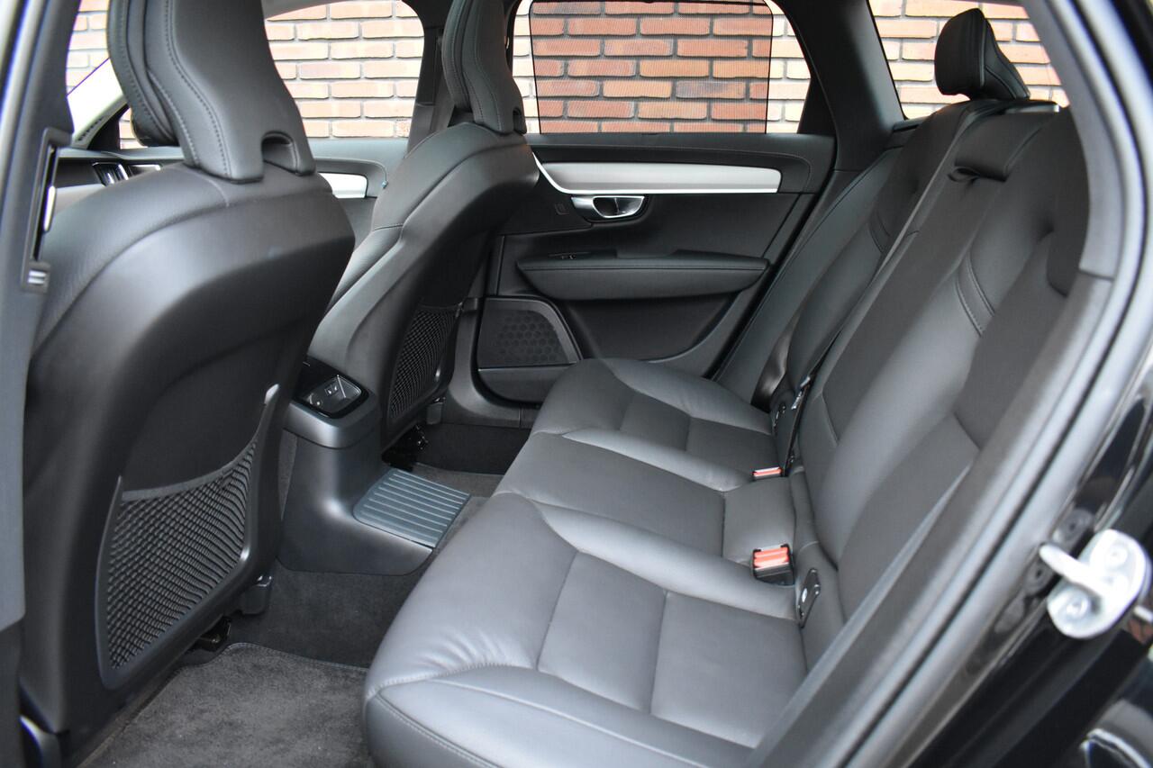 Volvo V90 T8 455PK Plug-in hybrid AWD Ultra Dark | 360 Camera | Trekhaak | All-Season | Gelamineerd Glas |