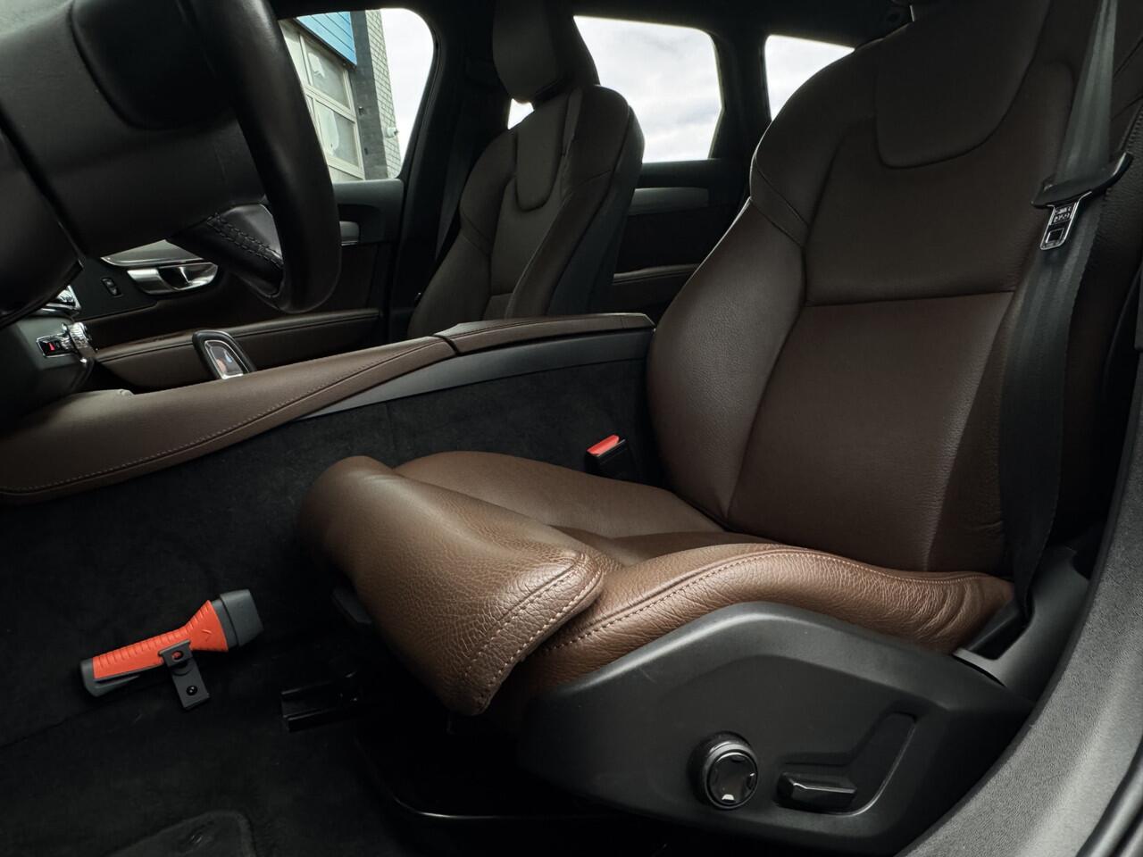 Volvo V90 2.0 B4 Business Pro GRATIS Afleverpakket! | Uitklapbare Trekhaak | Adaptive Cruise Control | Trekhaak |