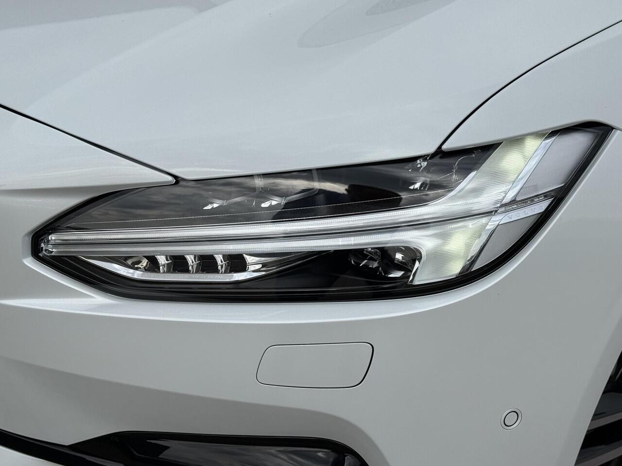 Volvo V90 2.0 T8 Plug-in hybrid AWD Ultra Executive Edition | Polestar Engineerd | Custum Sport uitlaat | Trekhaak | Luchtvering | Bowers & Wilkins | Massage | Stoel Verwarming-Koeling | 360° |