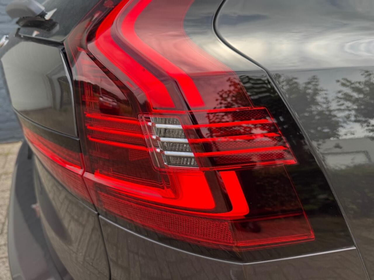 Volvo V90 2.0 T-6 Recharge 340pk AWD Inscription + Leder + 360 Camera + Nav + 18 inch Lmv - Nw type 2021!