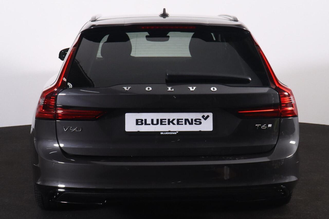 Volvo V90 T6 Recharge AWD Plus Dark - IntelliSafe Assist & Surround - 360º Camera - Harman/Kardon audio - Adaptieve LED koplampen - Verwarmde voorstoelen, stuur & achterbank - Parkeersensoren voor & achter - Elektr. bedienb. voorstoelen met geheugen - Extra getint 