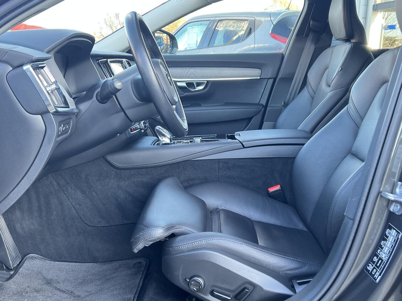 Volvo V90 2.0 T6 Recharge 340 pk AWD Inscription Trekhaak Camera Parkeersensoren Navi Leer Stoelverwarming Elek Stoelen ACC Pilot Assist 19 Inch Extra Getint Glas Blis Plug in Hybride