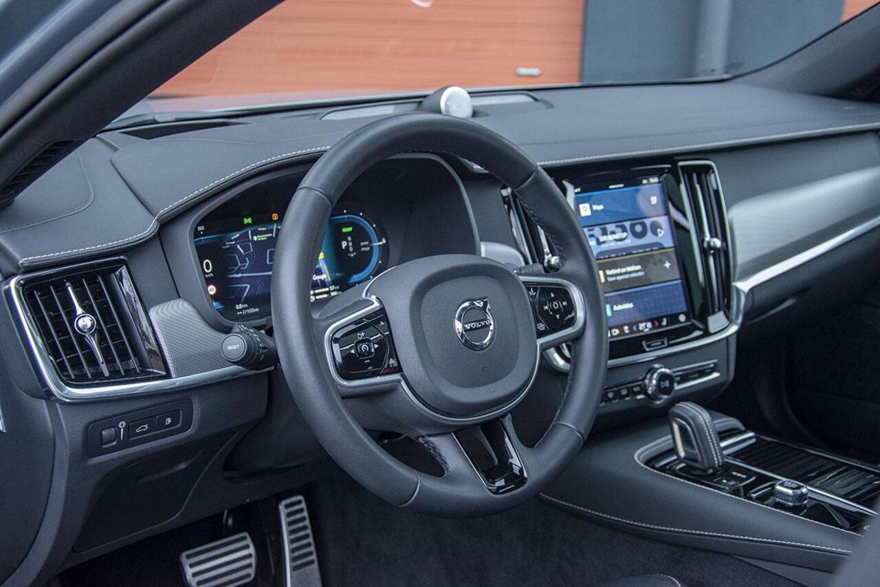 Volvo V90 2.0 T8 AWD R-DESIGN / B & W / PANO / LUCHTVERING