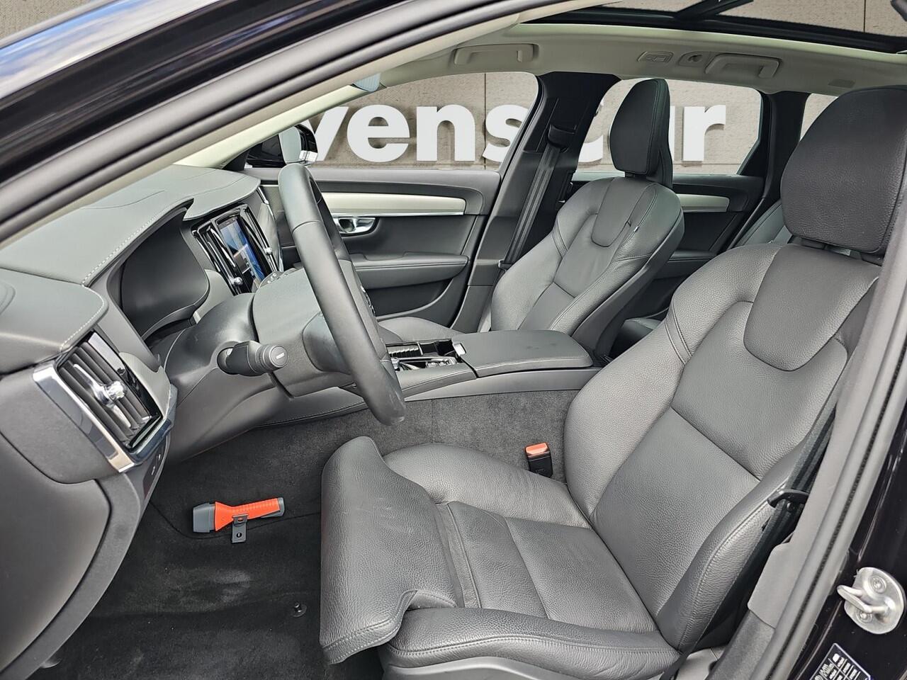 Volvo V90 2.0 T6 Plug-in hybrid AWD Ultra Dark | Trekhaak | Gelaagd glas | Harman/Kardon Audio | Panoramadak |