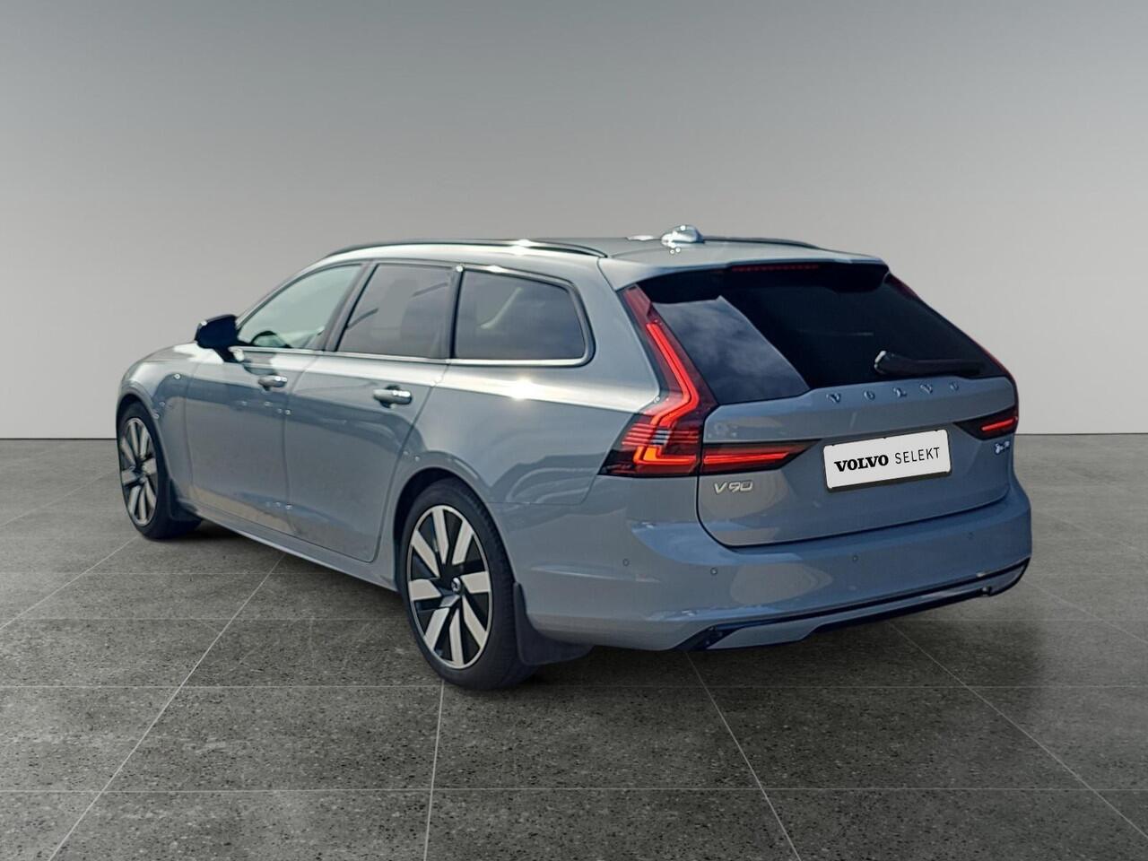 Volvo V90 2.0 T6 Plug-in hybrid AWD Plus Dark | Trekhaak | Harman/Kardon Audio | 360 graden camera | Stoelverwarming |