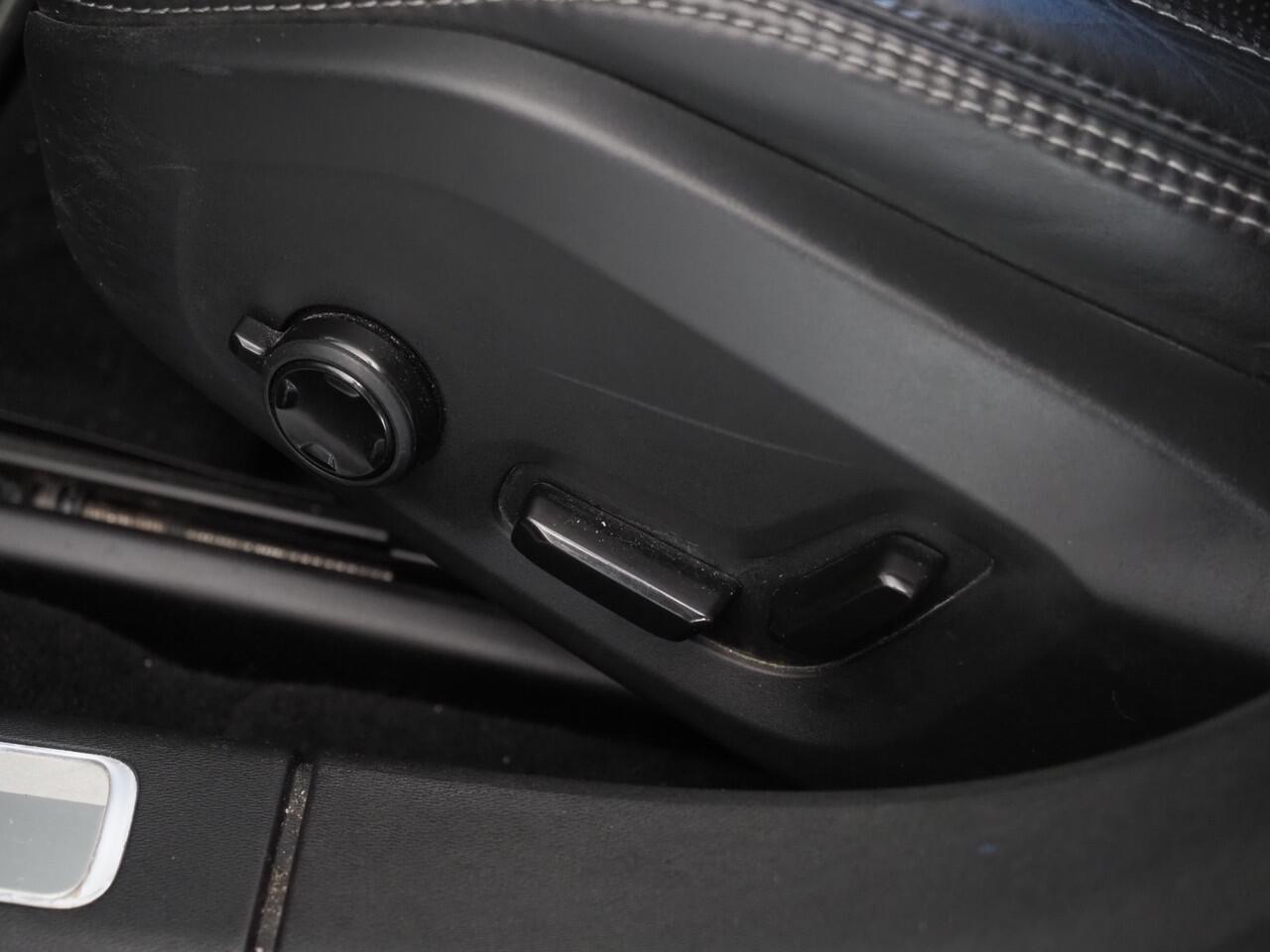 Volvo V90 2.0 T8 AWD Plug-in Hybrid R-Design | Luchtvering | Stoelventilatie | Massagestoelen | Panoramadak | Dodehoekdetectie | Pilot Assist | Head-Up Display | Stoelverwarming