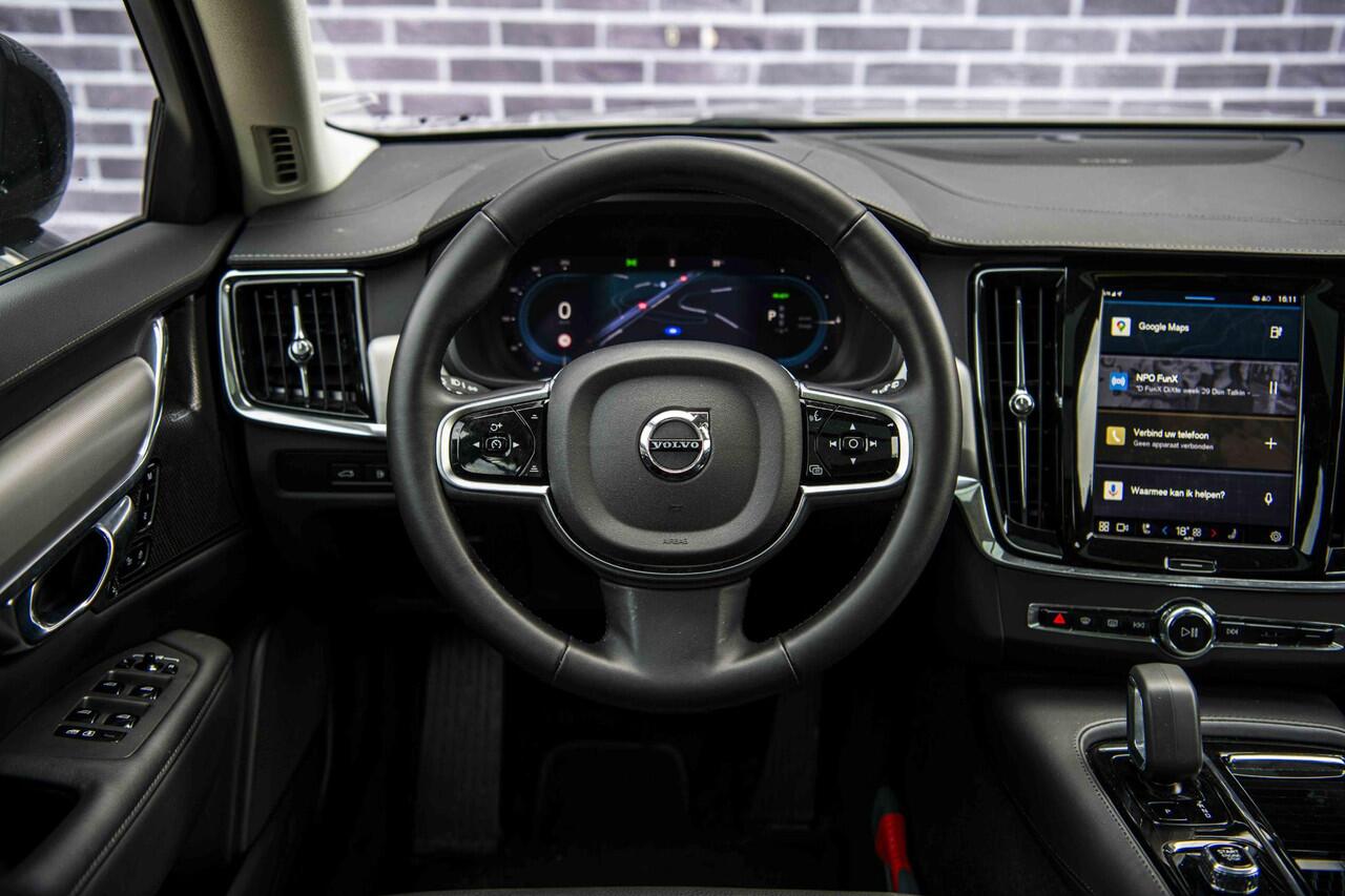 Volvo V90 2.0 T6 Plug-in hybrid AWD Ultra Dark | Trekhaak | Long Range | Panoramadak | Head-Up Display | Adaptive Cruise | Memory Seats | 360 Camera | Gelamineerd Glas | Harman Kardon | Power Seats |