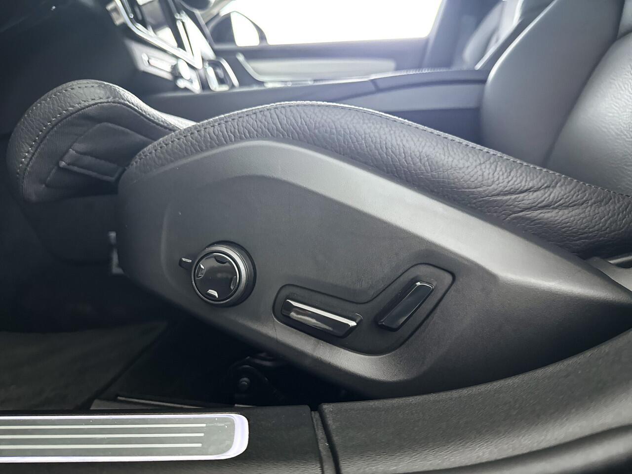 Volvo V90 T8 Plug-in hybrid AWD Ultra Dark | Panoramadak | 360° camera | Harman Kardon | Stoel- en Stuurverwarming | Trekhaak