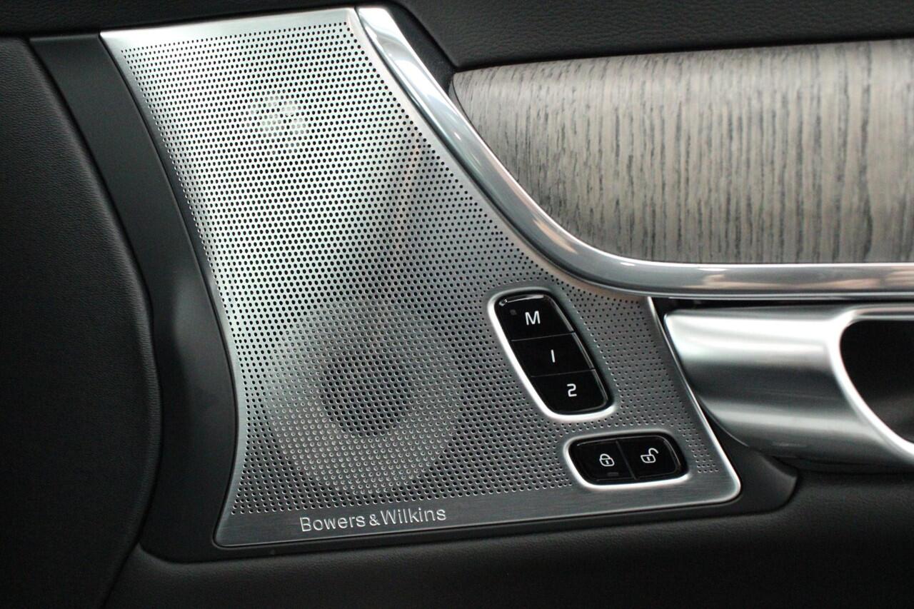 Volvo V90 Cross Country 2.0 B5 250pk AWD Pro Trekhaak Camera B&W Audio Leder Geventileerde Stoelen HUD Panoramadak