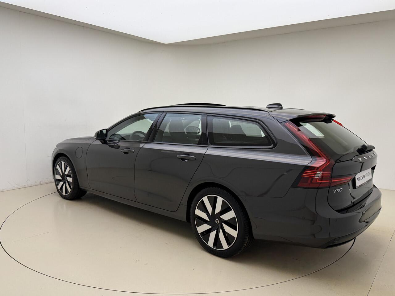 Volvo V90 T8 AWD 455pk Ultra Dark Panorama dak / HUD / 360 camera / Stoel/- stuurverwarming /