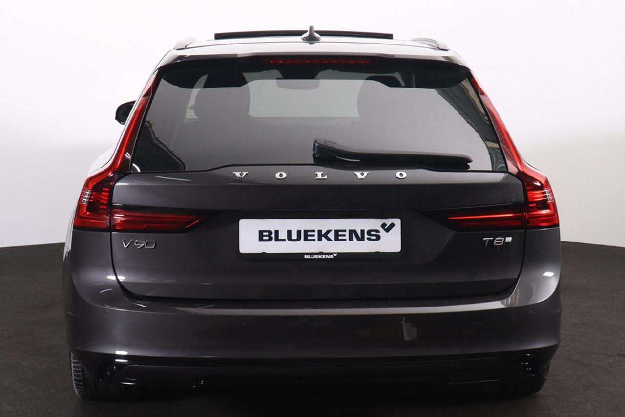 Volvo V90 T8 Recharge AWD Ultra Dark - Luchtvering - Panorama/schuifdak - IntelliSafe Assist & Surround - 360º Camera - Harman/Kardon audio - Adaptieve LED koplampen - Verwarmde voorstoelen, stuur & achterbank - Parkeersensoren voor & achter - Elektr. bedienb. voor
