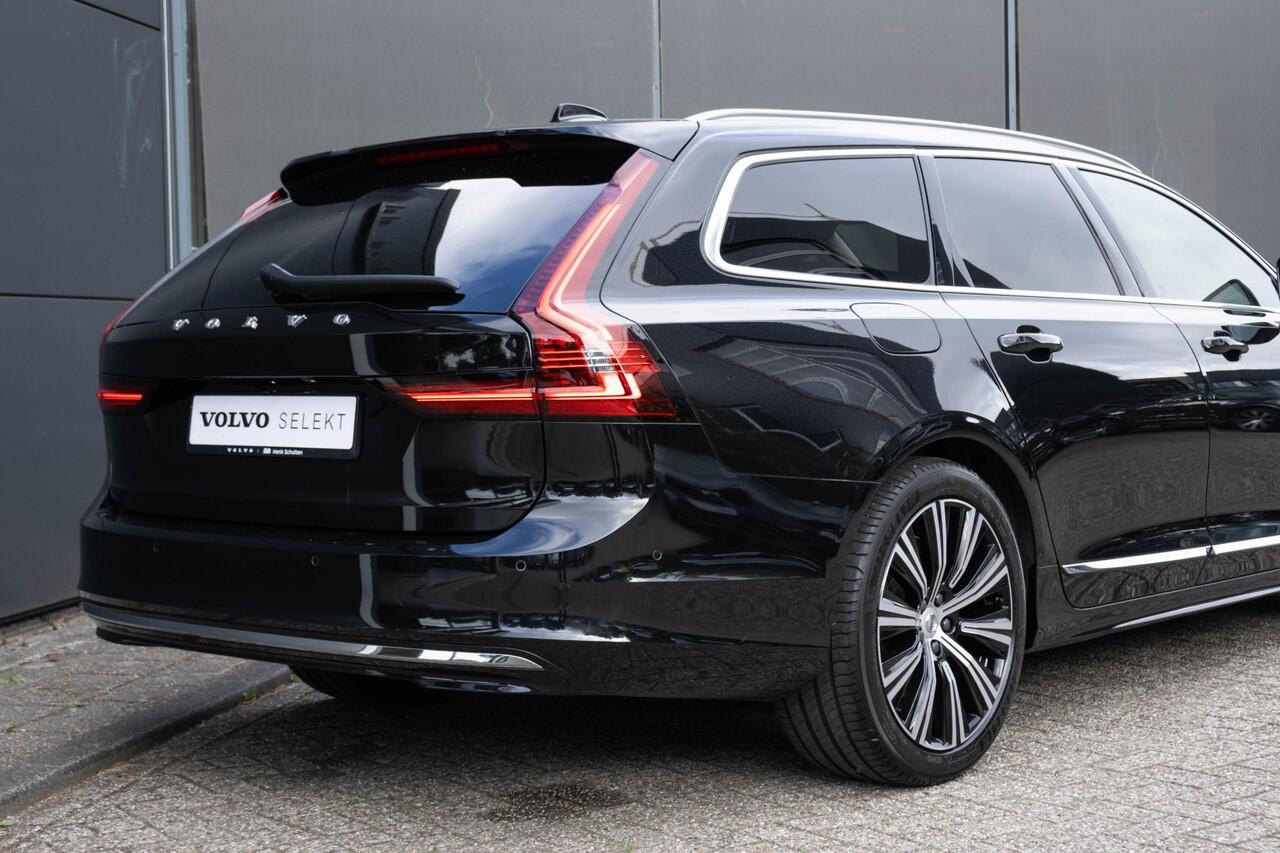 Volvo V90 B4 Plus Bright | Panoramadak met schuif-/kantelfunctie | Semi elektrische trekhaak | Premium audio by Harman Kardon | Verwarmbare voorstoelen, achterbank en stuurwiel | Adaptieve cruise control | Rondom zichtcamera | Alarm klasse 3 | Google Navigatie |