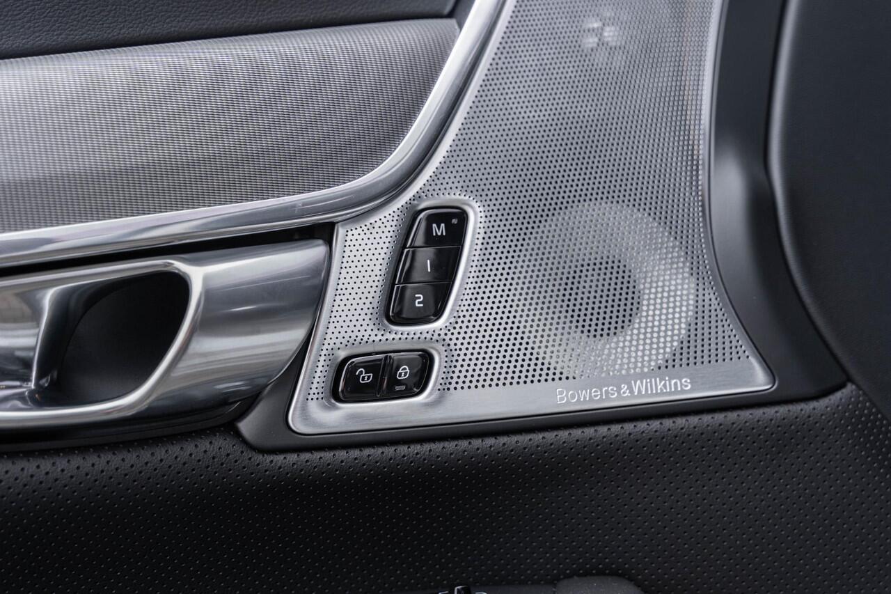 Volvo V90 T8 Plug-in hybrid AWD Ultimate Dark | Google | Longe Range | Bowers & Wilkins Audio | 360 Camera | Luchtvering | Schuif-/Kanteldak | Sportstoelen | Head-Up Display | Stuur-/Stoelverwarming Voor + Achter | Elek. Stoelen | Memory | Getint Glas | Elek. Achte