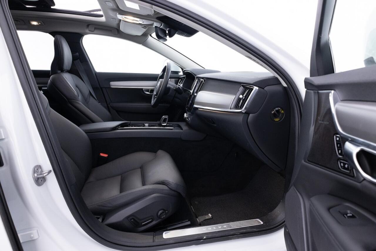 Volvo V90 Cross Country B5 AWD Pro | PANORAMADAK | LEDER | Trekhaak | harman/kardon