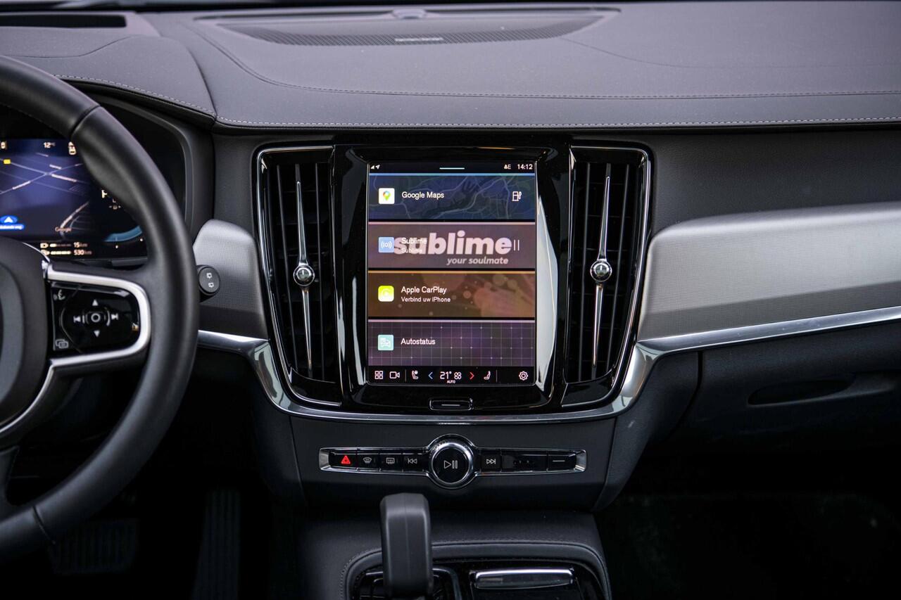 Volvo V90 2.0 T8 Plug-in hybrid AWD Ultra Dark | Trekhaak | Panoramadak | 360 Camera | Gelaagd Glas | Stoel en Stuurverwarming | Head Up Display | Leder Dashboard |