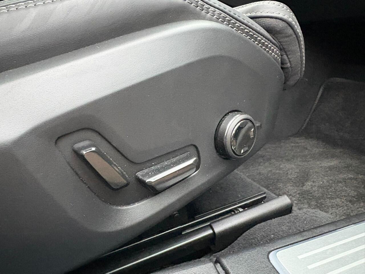 Volvo V90 T8 Plug-in hybrid AWD Ultra Dark | Bowers & Wilkins | Panoramadak | Stoelventilatie & Massage |