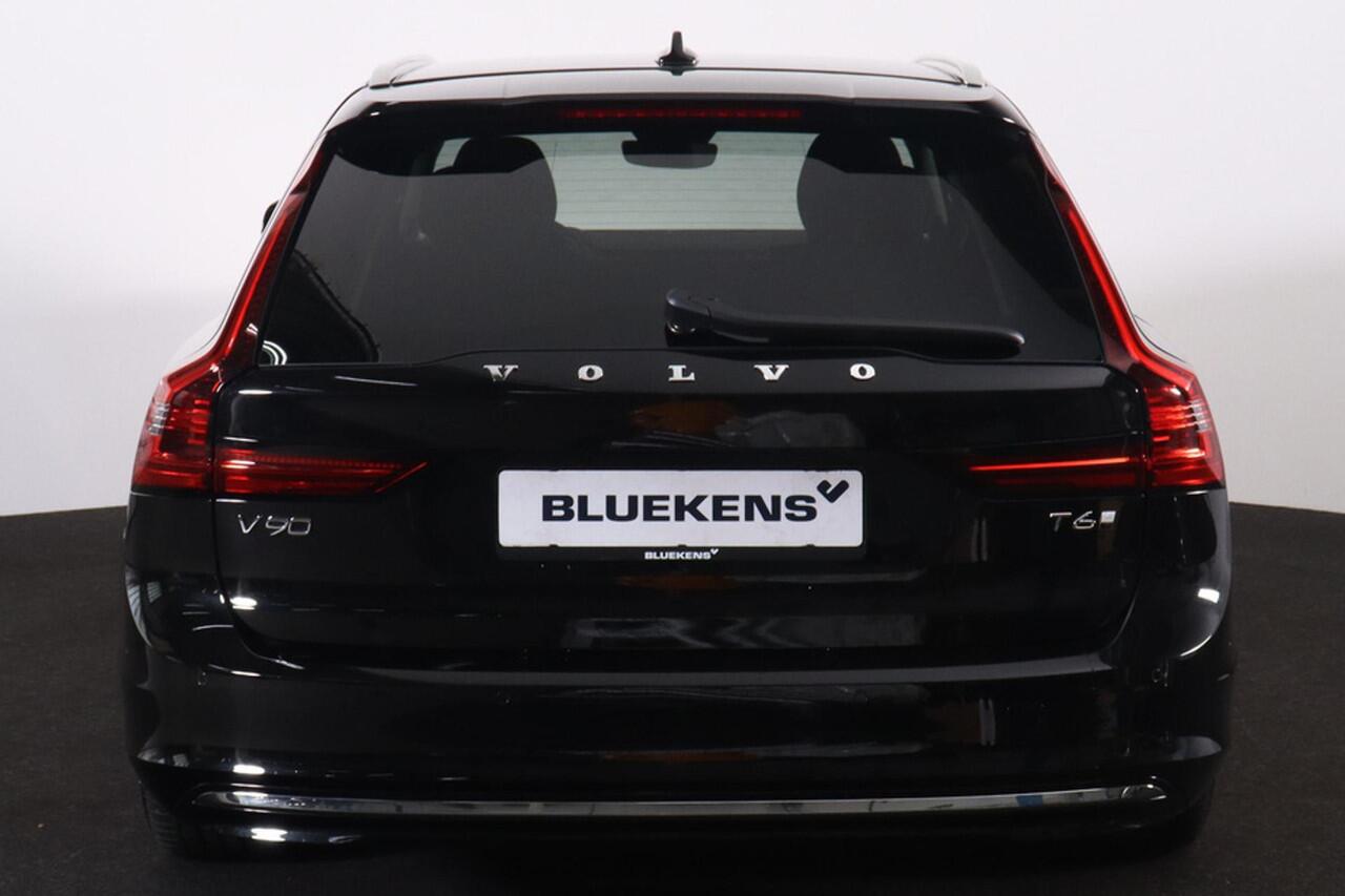 Volvo V90 T6 Recharge AWD Core Bright - IntelliSafe Assist & Surround - 360º Camera - Harman/Kardon audio - Verwarmde voorstoelen, stuur & achterbank - Parkeersensoren voor & achter - Extra getint glas - Elektr. inklapbare trekhaak - 18' LMV