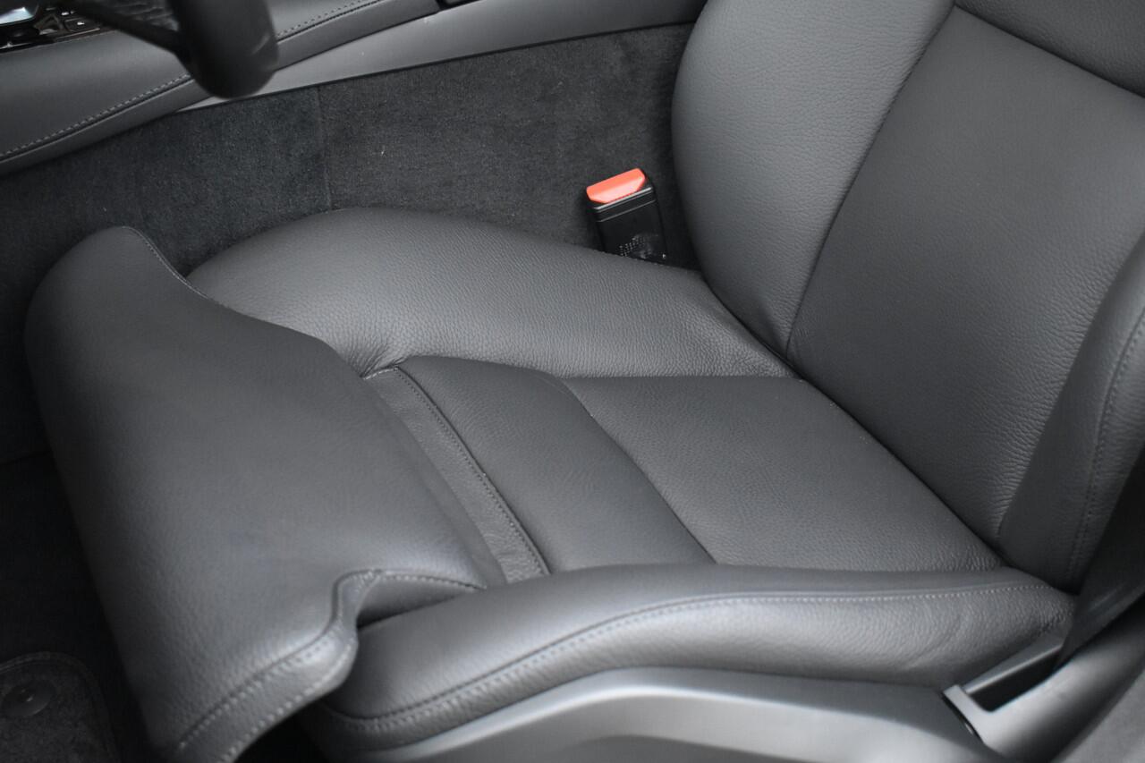 Volvo V90 T8 455PK Plug-in hybrid AWD Ultra Dark | 360 Camera | Trekhaak | All-Season | Gelamineerd Glas |