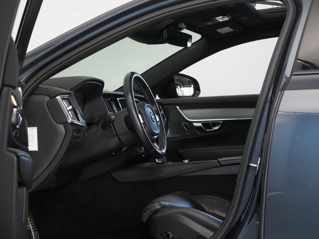 Volvo V90 2.0 T8 AWD Plug-in Hybrid R-Design | Luchtvering | Stoelventilatie | Massagestoelen | Panoramadak | Dodehoekdetectie | Pilot Assist | Head-Up Display | Stoelverwarming