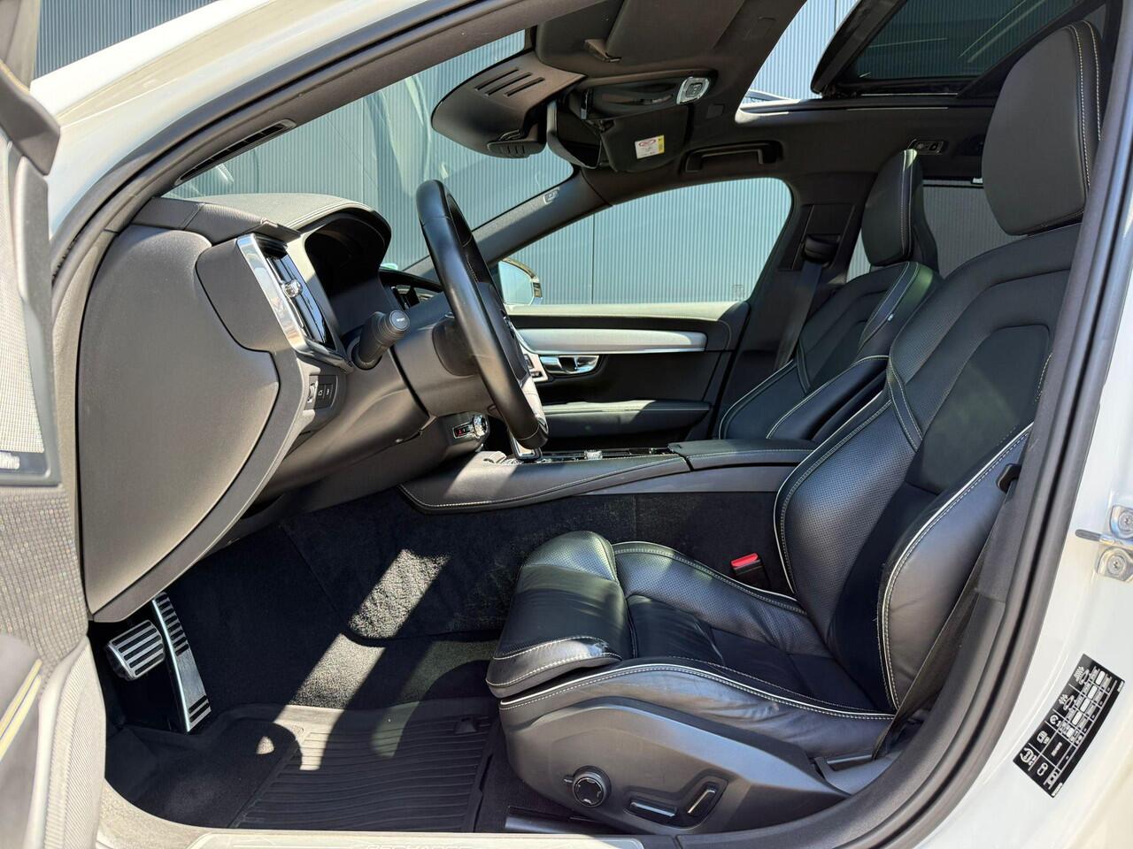 Volvo V90 2.0 T8 AWD R-Design luchtvering / B&W / pano / HUD