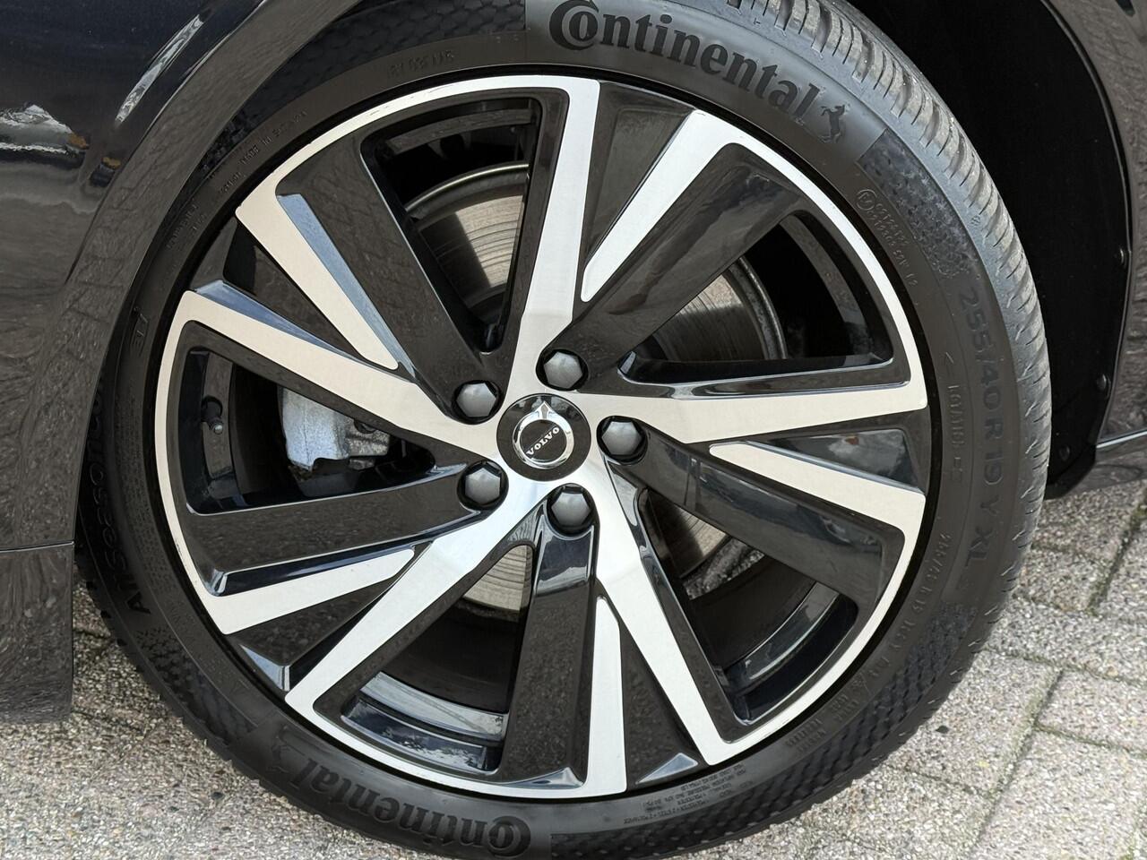 Volvo V90 B4 D Plus Dark | Trekhaak | Schuif/kantel Panoramadak | Memory | Harman/Kardon | Leder | BLIS | Adaptive cruise | Pilot assist | DAB | Extra getint glas |