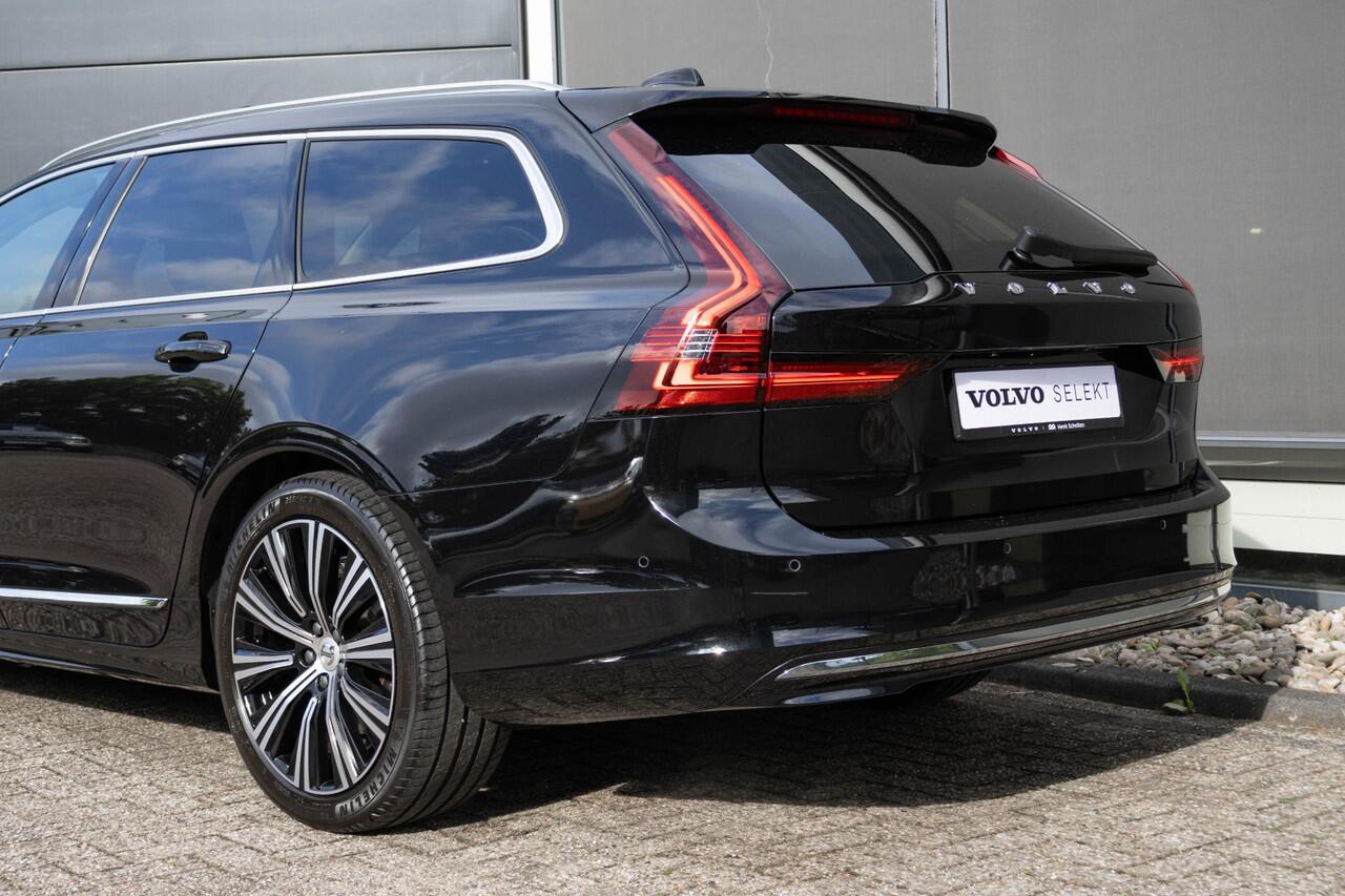 Volvo V90 B4 Plus Bright | Panoramadak met schuif-/kantelfunctie | Semi elektrische trekhaak | Premium audio by Harman Kardon | Verwarmbare voorstoelen, achterbank en stuurwiel | Adaptieve cruise control | Rondom zichtcamera | Alarm klasse 3 | Google Navigatie |