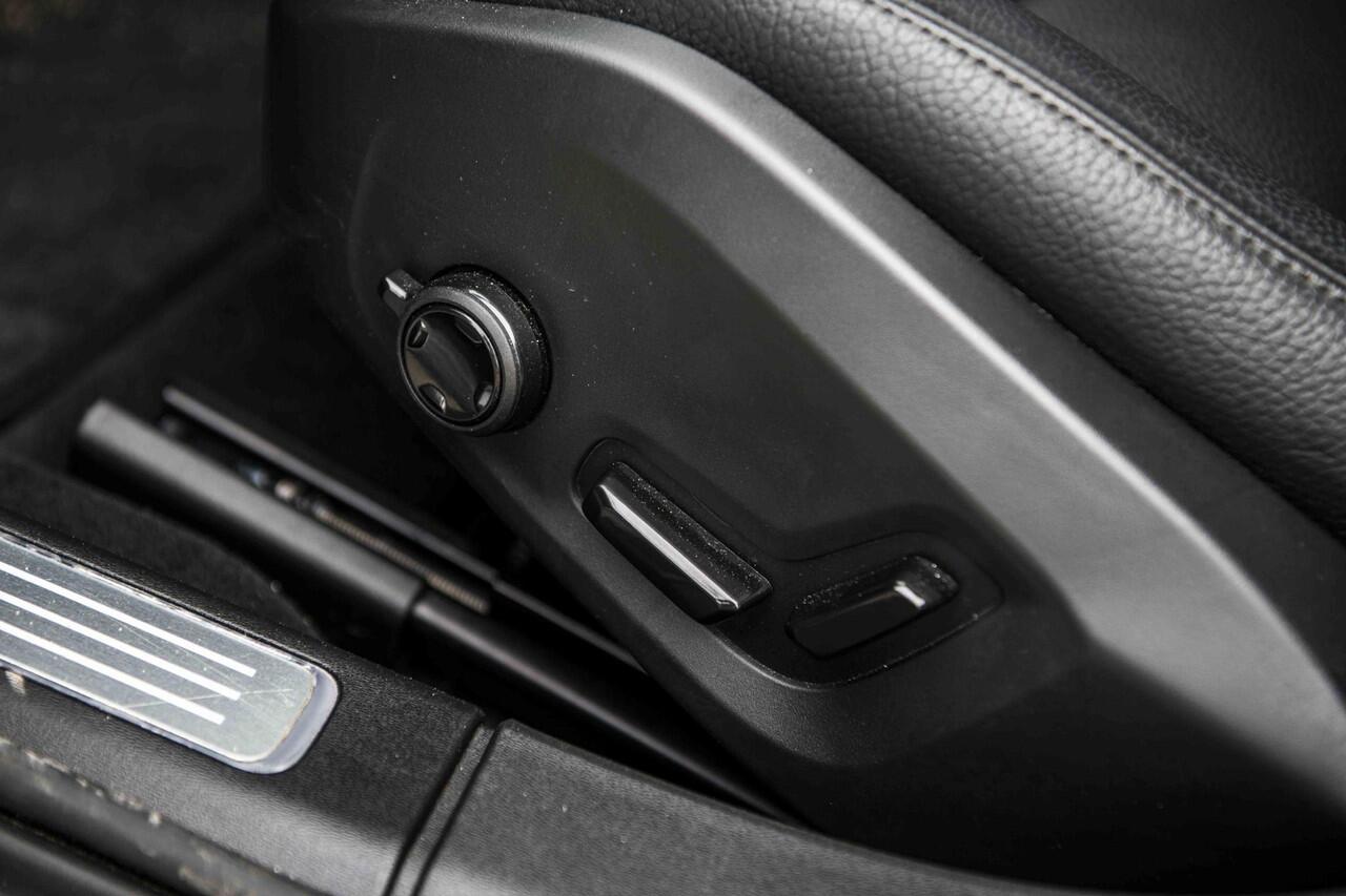 Volvo V90 2.0 T6 Plug-in hybrid AWD Ultra Dark | Schuif-/kanteldak | Trekhaak | Adaptieve LED koplampen | Harman Kardon audio | Adaptieve Cruise Control |