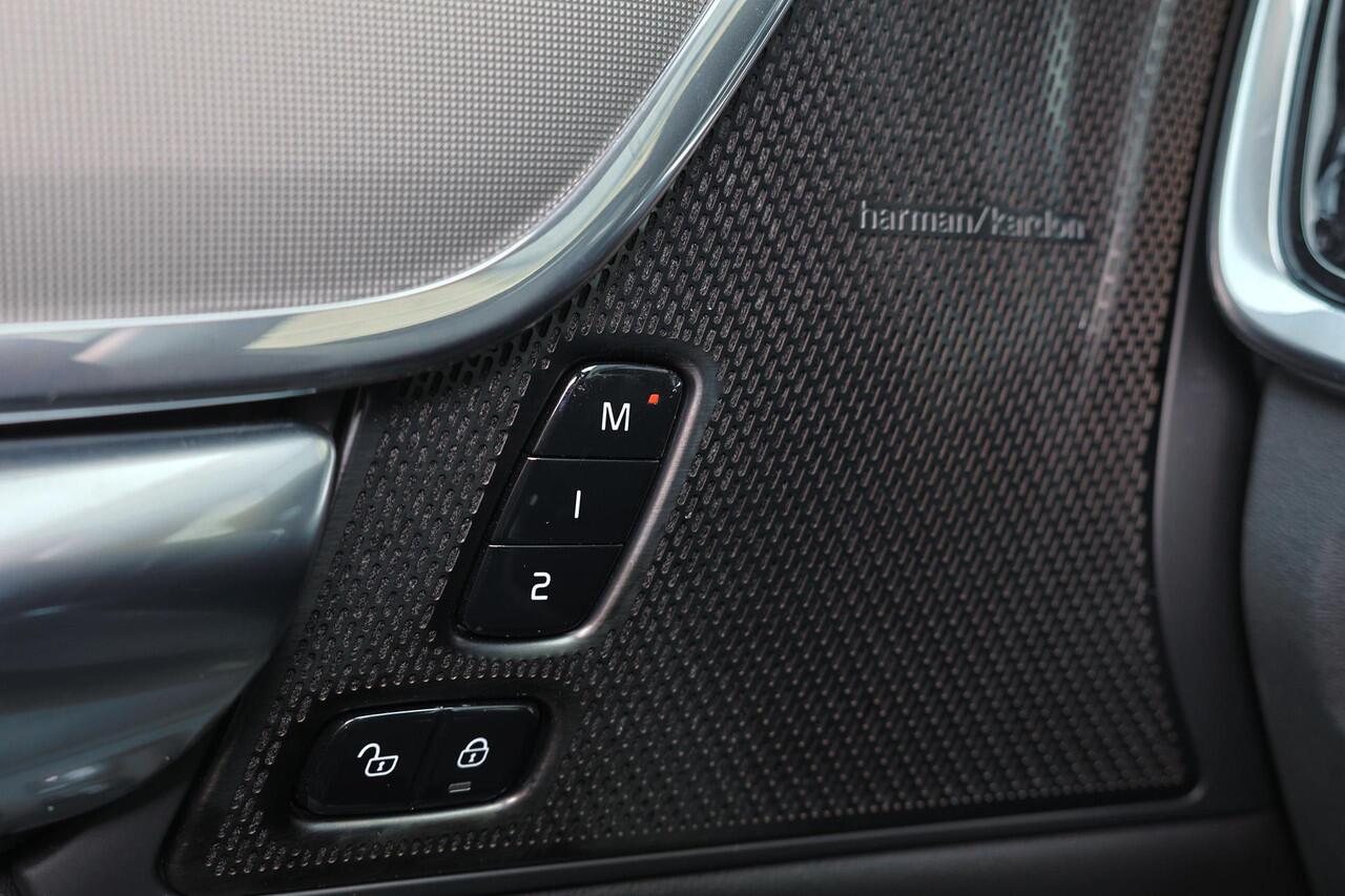 Volvo V90 T6 Recharge AWD Plus Dark - IntelliSafe Assist & Surround - 360º Camera - Harman/Kardon audio - Adaptieve LED koplampen - Verwarmde voorstoelen, stuur & achterbank - Parkeersensoren voor & achter - Elektr. bedienb. voorstoelen met geheugen - Extra getint 