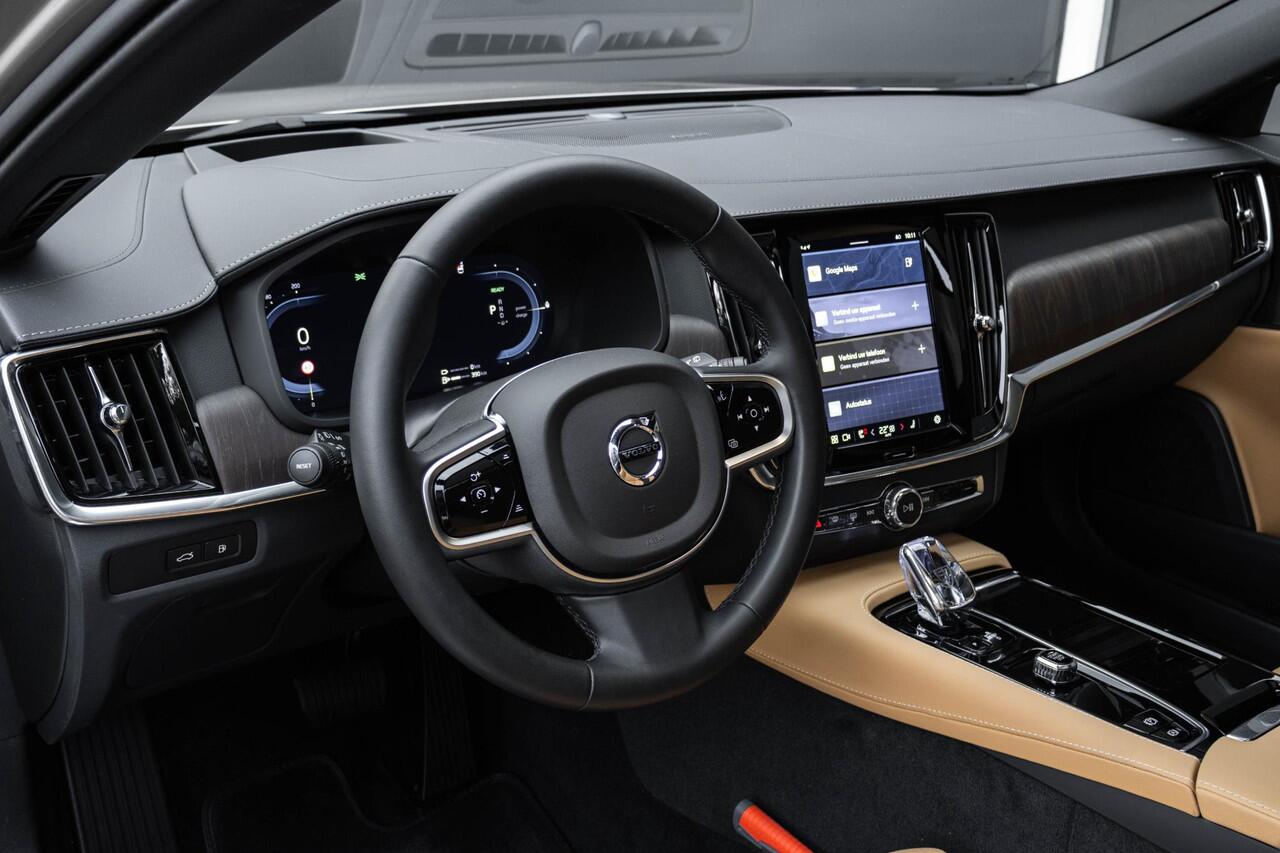 Volvo V90 T6 Automaat Plug-in hybrid AWD Ultra Dark | Luchtvering| Nappa Leder interieur|Massagefunctie in voorstoelen| Interieur Voorverwarming| Premium Audio by Harman en Kardon| Rondomzicht Camera| Head up display| Semi electrische Trekhaak.