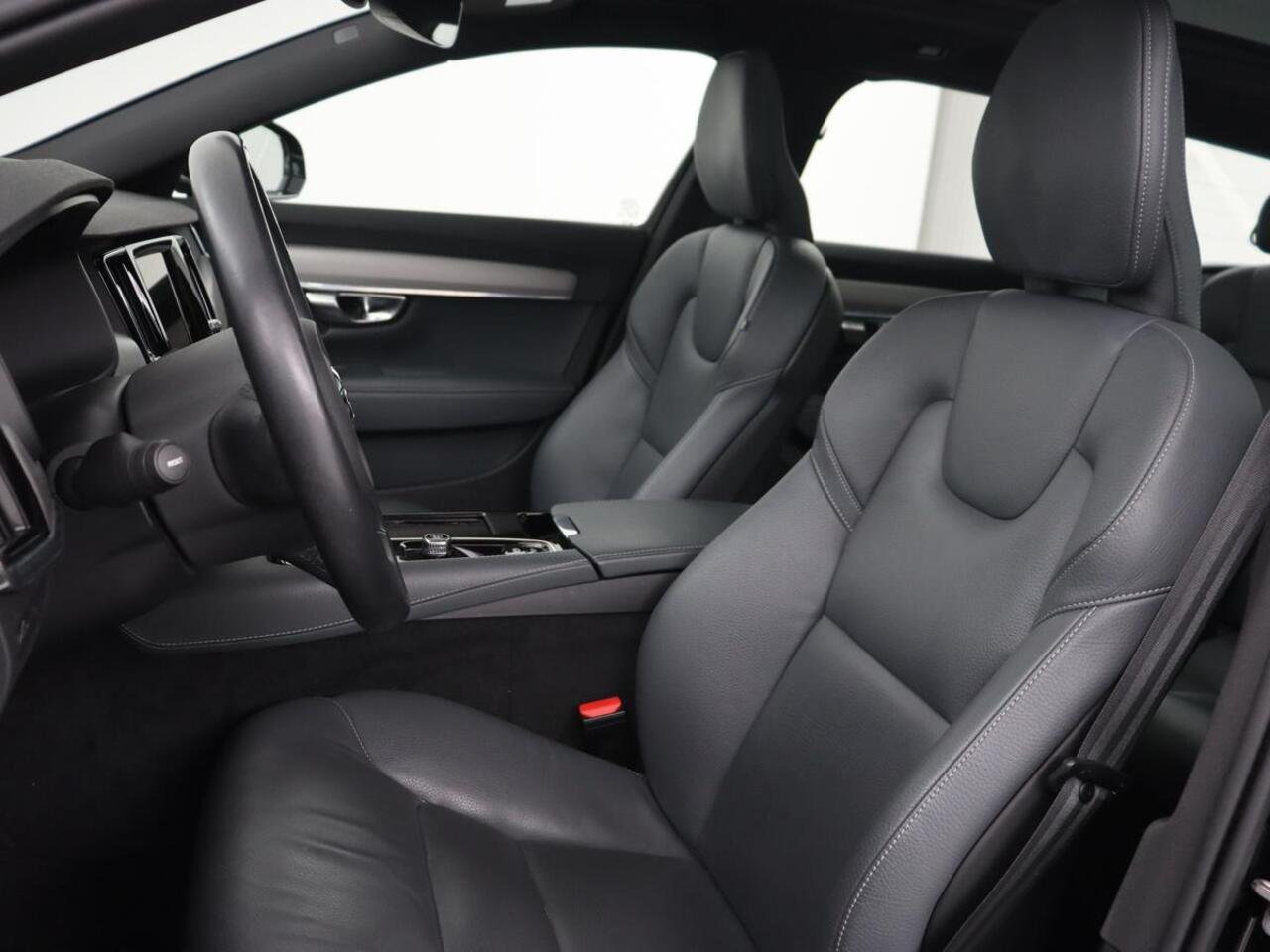 Volvo V90 2.0 T6 AWD Recharge Inscription | Panoramadak | Leder | Stoel & stuurverwarming | Trekhaak | Camera | Navigatie | Adaptive cruise | Full LED | PHEV | Plug In