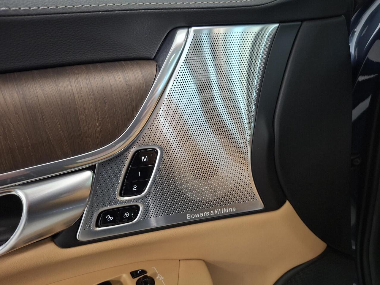 Volvo V90 T8 Plug-in hybrid AWD Ultra Dark | B&W Audio | Panoramadak | Leder pakket inclusief stoelventilatie |