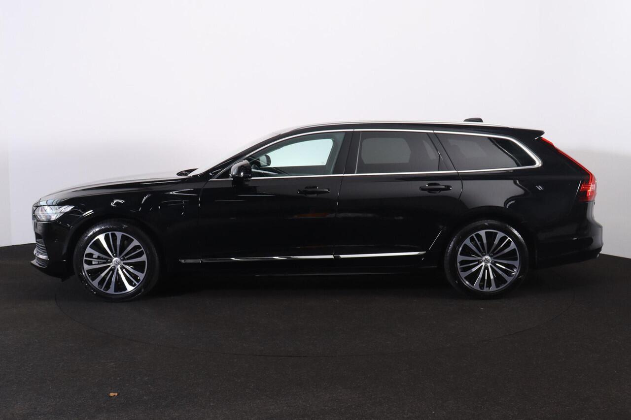 Volvo V90 T6 Recharge AWD Core Bright - IntelliSafe Assist & Surround - 360º Camera - Harman/Kardon audio - Verwarmde voorstoelen, stuur & achterbank - Parkeersensoren voor & achter - Extra getint glas - Elektr. inklapbare trekhaak - 18' LMV