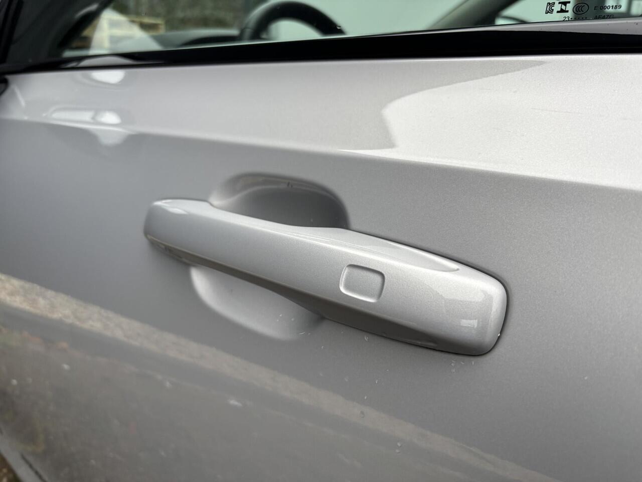 Volvo V90 T6 AWD Recharge Plus Dark / Panoramisch Dak / Luchtvering / 20" / 360 camera / Alarm