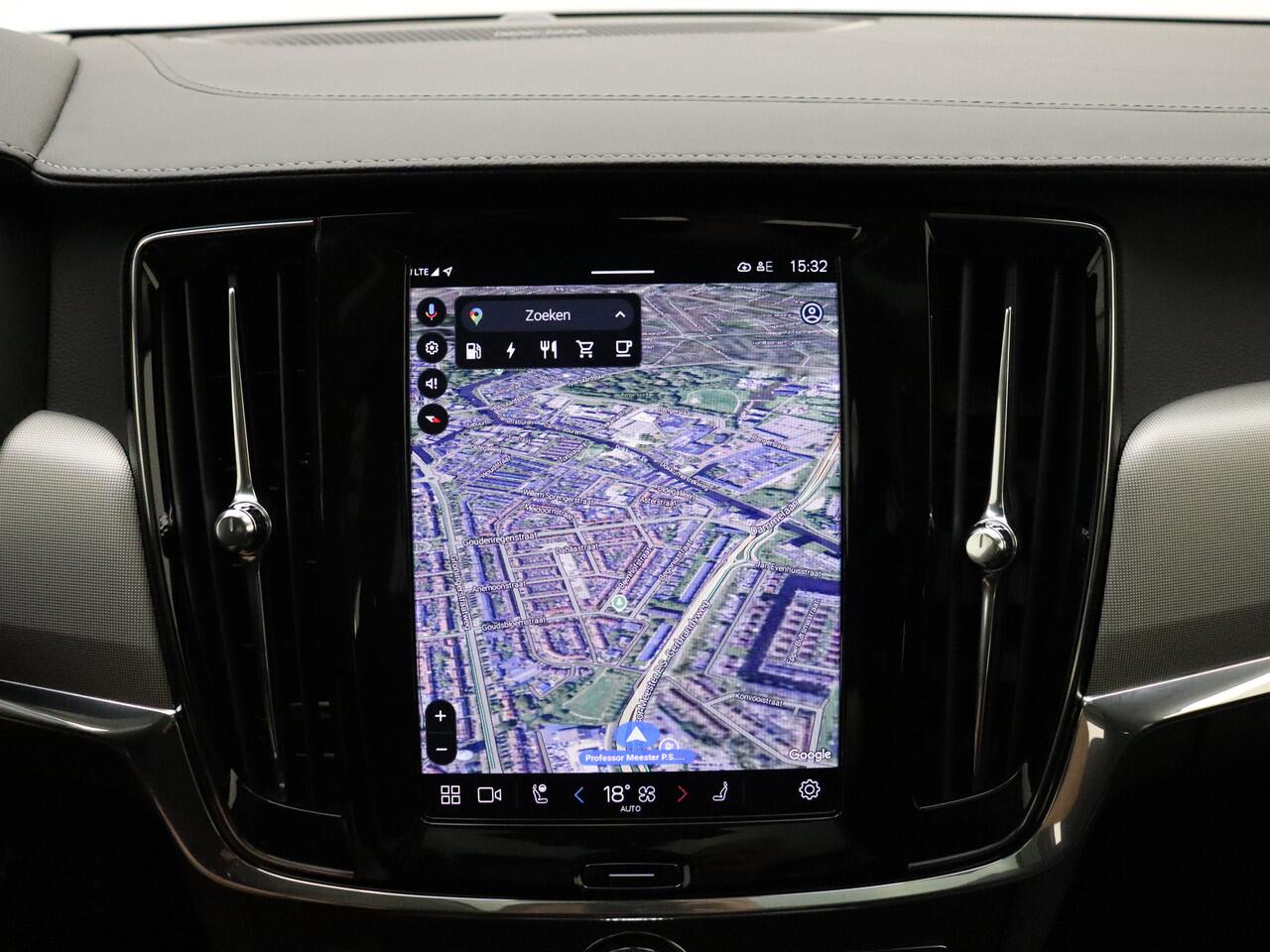 Volvo V90 T6 350pk AWD Ultra Dark / 360 Camera / Head-Up / Schuif/kanteldak / Trekhaak / BLIS / Harman&Kardon / Elektr. Stoelen / Full-LED / Lederen Dashboard /