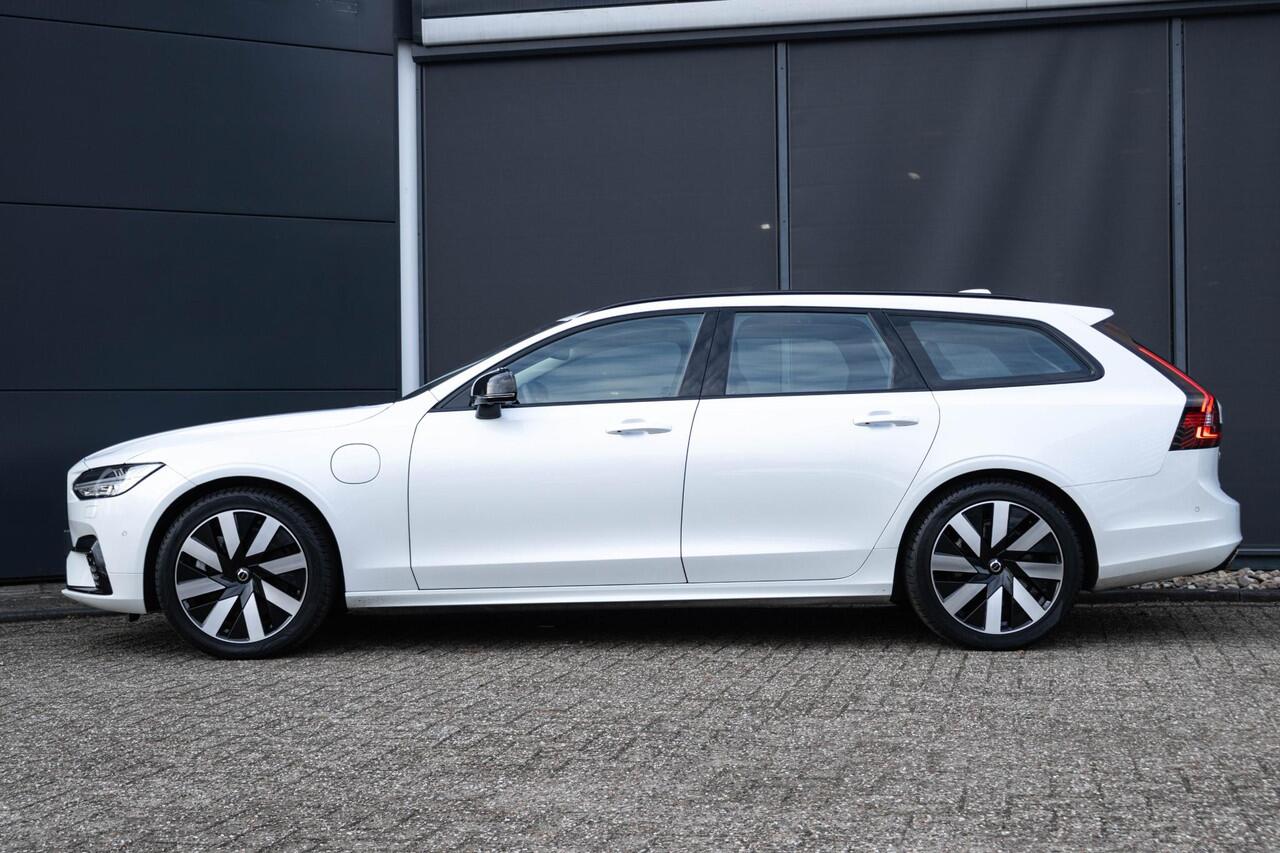 Volvo V90 T6 Automaat AWD Ultra Dark | Verwarmde Voorstoelen en Stuurwiel | Standkachel | Panoramisch Schuif-/Kanteldak | Harman Kardon Premium Audio | 360º Camera | Gelamineerde zijruiten en achterruit | Zonnescherm Zijramen Achter