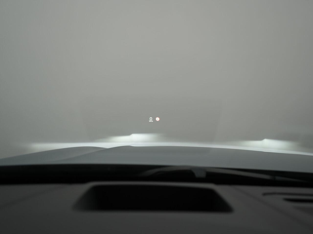 Volvo V90 T6 AWD R-Design Plug In Hybrid 340pk Dealer O.H PHEV | Trekhaak Af Fabriek | Panodak | Adaptive Cruise | Head Up | Harman & Kardon | 360 Camera | Lederen Sporstoelen Memory & Verwarmd | Pilot Assist | Apple Carplay | Navigatie | DAB |