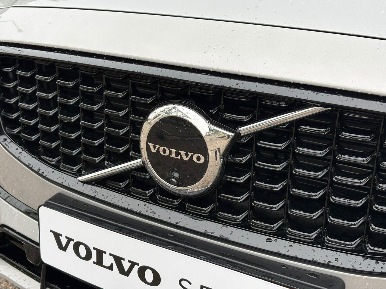 Volvo V90 T8 Plug-in hybrid AWD Ultra Dark | Panoramadak | Harman/Kardon | 360 camera | Trekhaak |