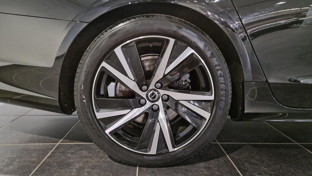 Volvo V90 2.0 T6 Plug-in hybrid AWD Ultimate Dark | Panoramadak | Harman Kardon | Trekhaak |