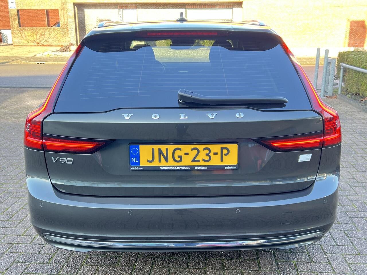 Volvo V90 2.0 T6 Recharge 340 pk AWD Inscription Trekhaak Camera Parkeersensoren Navi Leer Stoelverwarming Elek Stoelen ACC Pilot Assist 19 Inch Extra Getint Glas Blis Plug in Hybride Pine Grey Metallic