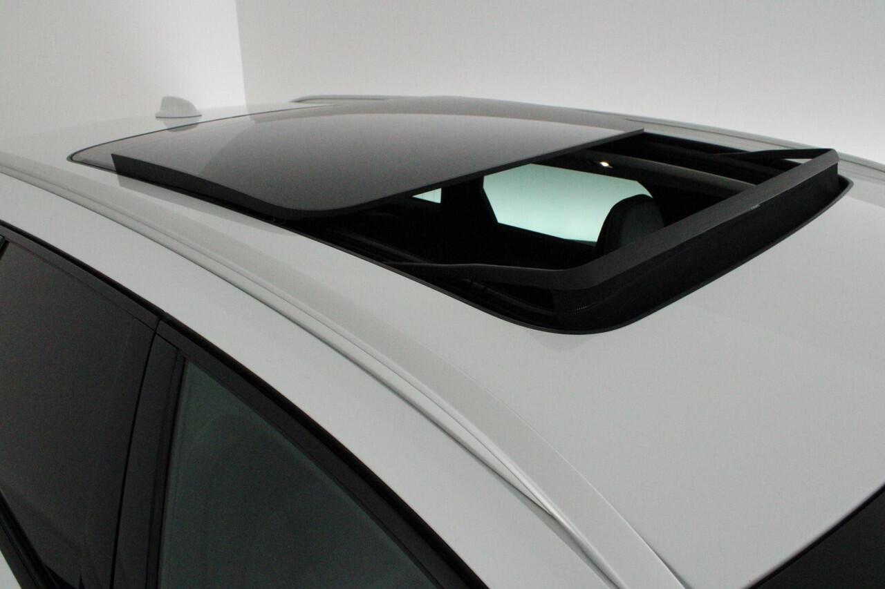 Volvo V90 Cross Country 2.0 B5 250pk AWD Pro Trekhaak Camera B&W Audio Leder Geventileerde Stoelen HUD Panoramadak