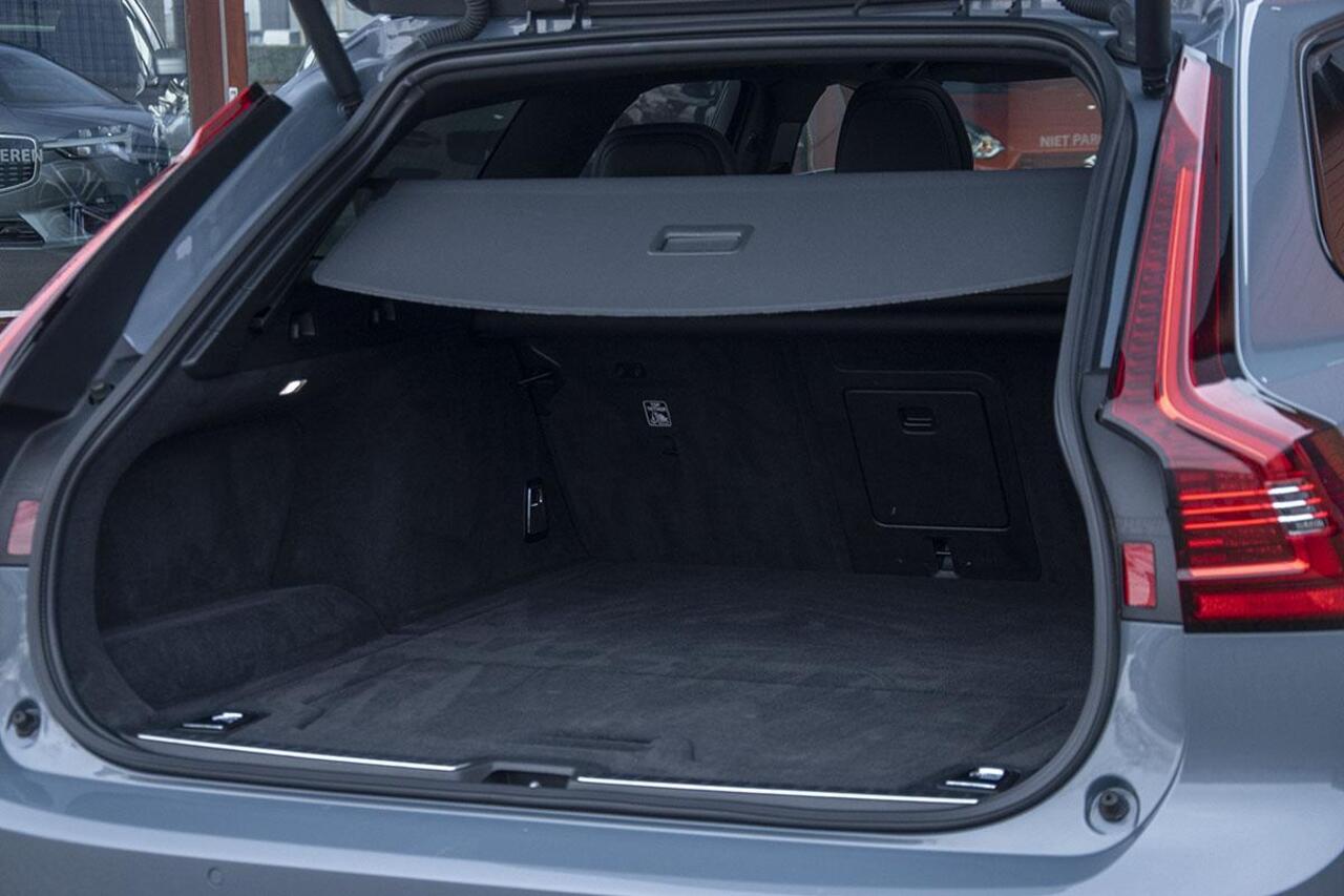 Volvo V90 2.0 T8 AWD R-DESIGN / B & W / PANO / LUCHTVERING
